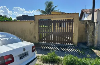Casa localizada lado praia a 1000 metros do mar em rua pavimentada com 3 quartos