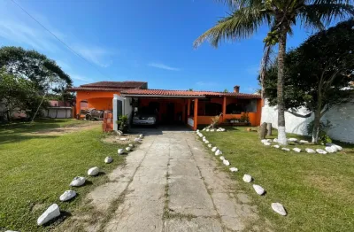 Chácara localizada lado praia a 1200 metros do mar em rua de terra com 3 quartos e area gourmet com churrasqueira