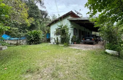 Chácara localizada lado serra a 4000 metros da rodovia com 2 quartos e area de lazer com lago