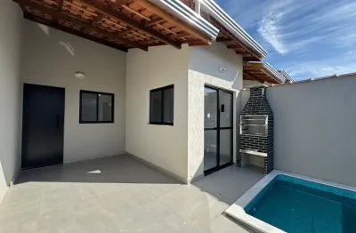 Casa localizada lado praia a 1500 metros do mar em rua pavimentada com 2 quartos, piscina e area gourmet com churrasqueira