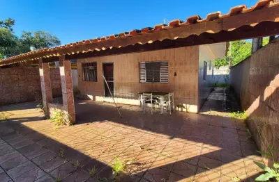 Casa localizada lado serra a 100 metros da rodovia com 2 quartos