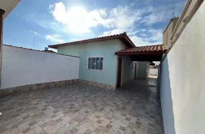 Casa localizada lado praia a 1400 metros do mar com 2 quartos, piscina e area gourmet com churrasqueira