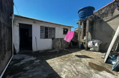 Casa localizada lado serra em rua pavimentada com 1 quarto suíte