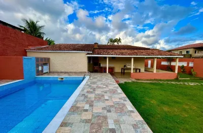 Chácara localizada lado serra a 400 metros da rodovia com 4 quartos sendo 3 suítes, area de serviço, jardim, piscina e espaço gourmet com churrasqueira