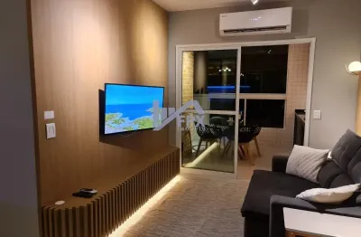 Apartamento localizado lado praia frente mar em rua calçada com 2 quartos sendo 1 suíte, possui varanda e piscina