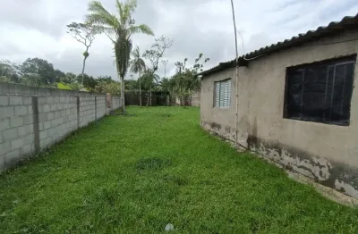 Chácara localizada lado morro a 2800 metros da rodovia com 3 quartos, possui poço e vaga para 5 automóveis