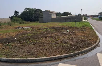 Terreno localizado lado praia a 800 metros do mar em rua pavimentada