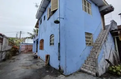 Casa localizado lado serra a 300 metros da rodovia e 600 metros do mar