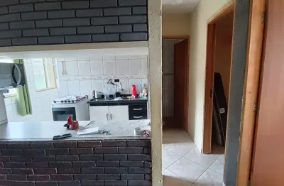 Apartamento localizado lado serra a 100 metros da rodovia em rua pavimentada