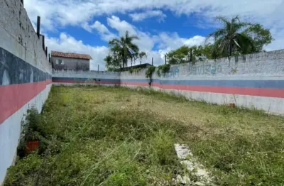 Terreno localizado lado praia a 600 metros do mar em rua pavimentada