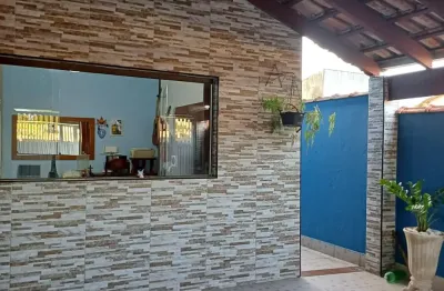 Casa localizada lado praia a 3500 metros do mar com 2 quarto sendo 1 suíte, possui churrasqueira e quintal