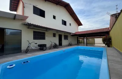 Casa localizada lado praia a 700 metros do mar em rua calçada com 5 quartos, possui area gourmet com churrasqueira, piscina, area de serviço edícula