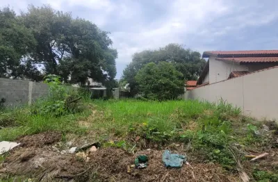 Terreno localizado lado praia a 300 metros do mar em rua calçada