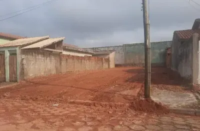 Terreno localizado lado praia a 15 quadras do mar com lote com 275 m² de área total em rua calçada