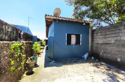 Casa localizada no Bopiranga em Itanhaém, lado praia, à 1.200 metros do mar, com 2 dormitórios (1 suíte), 1 WC, sala, cozinha e vaga para 2 autos