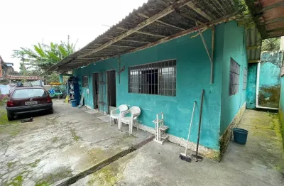 Casa localizada em Peruíbe, lado praia, a 1.000m do mar, com 03 dormitórios, churrasqueira, WC externo e vaga para 04 automóveis