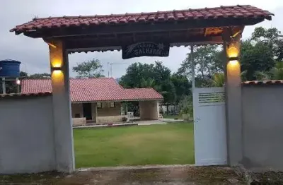 Chácara em Condomínio no Parque Serra Mar em Peruíbe, Lado Serra, com 02 Dormitórios, Piscina, Poço Artesiano, Tanque de Peixes e Vaga para 10 Autos – Escritura