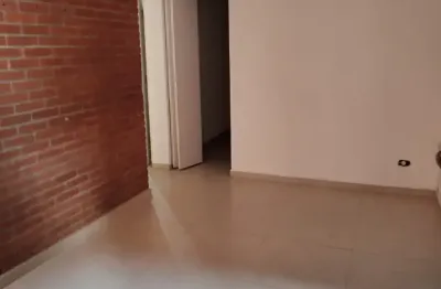 Apartamento localizado em Itanhaém, lado serra à 3km da rodovia, rua calçada, 2 quartos, vaga para 1 carro, próximo a comércios e escolas, escritura