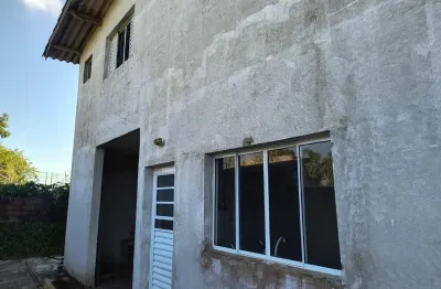 Casa localizada lado praia no Palmeiras, Itanhaém, a 1 km do mar, com 3 dormitórios sendo 2 suítes, 1 banheiro, 2 salas, 1 cozinha, 10 vagas de garagem e churrasqueira – Escritura