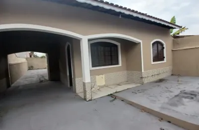 Casa localizada lado praia no Jardim Peruíbe, Peruíbe, a 2 km do mar, com 3 dormitórios, 1 banheiro, 1 sala, 1 cozinha e 3 vagas de garagem – Escritura