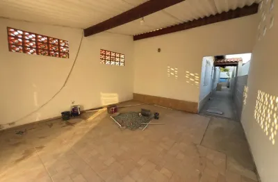 Casa localizada lado serra em Itanhaém, a 1.200 m da rodovia, com 2 dormitórios, 1 banheiro, sala, cozinha e 2 vagas de garagem – Escritura.