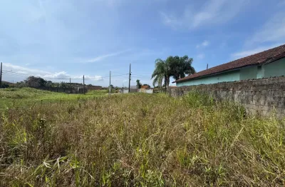 Terreno localizado lado praia em Itanhaém, a 950 m do mar, com 360 m² de área total – Escritura e liberação ambiental.