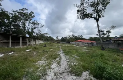 Chácara localizada lado serra em Itanhaém, a 1,2 km da rodovia, com 4 quartos sendo 4 suítes – Escritura.