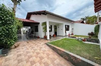 Casa localizada lado praia em Itanhaém, a 400 m do mar, com 3 quartos no total, sem suíte – Escritura.