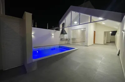 Casa localizada em Peruíbe, a 2 km do mar, com 2 quartos sendo 1 suíte, piscina, área gourmet e churrasqueira – Escritura.