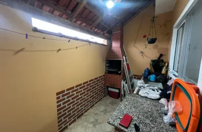 Casa localizada lado praia em Itanhaém, a 1,1 km do mar, com 2 quartos, sem suíte, área gourmet e churrasqueira – Escritura.