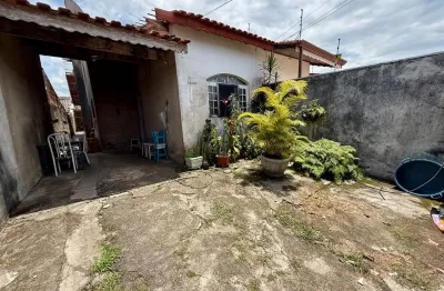 Casa localizada lado praia em Peruíbe, a 1,3 km do mar, em rua calçada, com 2 quartos sendo 1 suíte – Escritura.