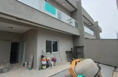 Casa localizada lado praia a 50 metros do mar em rua calçada com 3 quartos (sendo 1 suíte), possui area gourmet com churrasqueira, quintal e piscina - Escritura