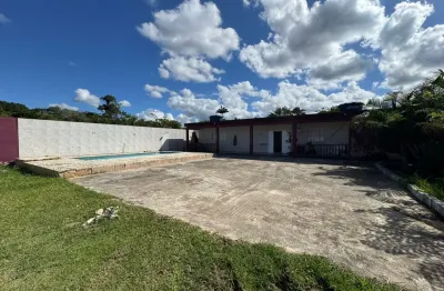 Casa localizada lado praia com 5 quartos (sendo 1 suíte), possui area gourmet com churrasqueira, piscina e jardim - Escritura