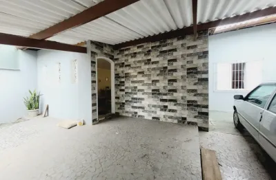 Casa localizada lado praia a 300 metros do mar em rua calçada, com 3 quartos (sendo 1 suíte), possui area gourmet com churrasqueira e quintal - Escritura