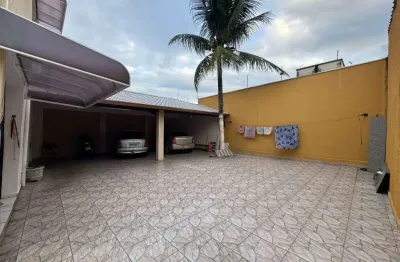 Casa com 3 quartos e espaço para piscina em peruíbe.