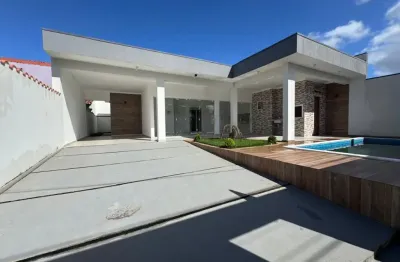 Casa na praia com 3 quartos, piscina e área gourmet em itanhaém.
