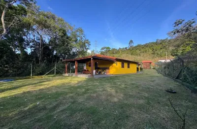 Chácara com 3 quartos, árvores frutíferas e espaço para piscina em peruíbe.