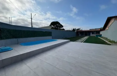 Casa na praia com piscina, 2 quartos e churrasqueira em peruíbe.