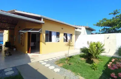 Casa à 100m do mar com 3 quartos e área gourmet em itanhaém.