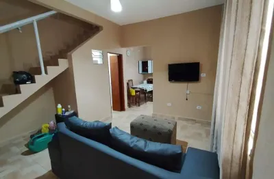 Casa com 4 quartos, jardim e churrasqueira em itanhaém.