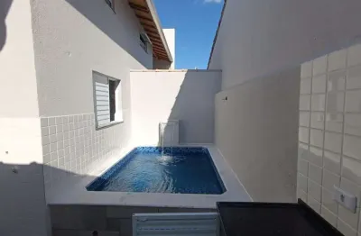 Casa em condomínio com piscina e 2 quartos em itanhaém.