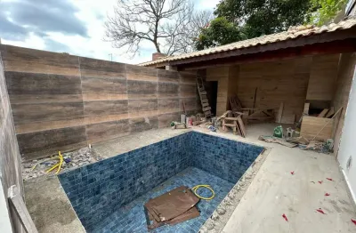 Casa com piscina, 3 quartos e área gourmet em itanhaém.