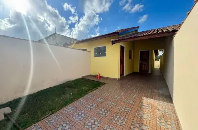 Casa com 2 quartos e espaço para piscina em peruíbe.