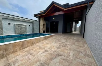 Casa na praia com piscina, 2 quartos e área gourmet em peruíbe.