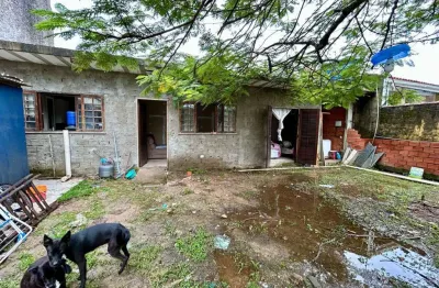 Casa à 800m do mar com espaço para piscina e jardim em peruíbe.