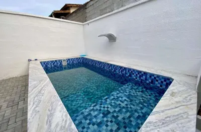 Casa com 2 quartos, piscina e área gourmet em itanhaém.
