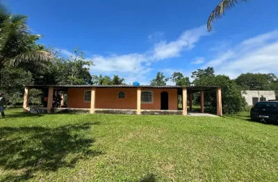 Chácara com 4 quartos, árvores frutíferas e espaço para piscina em peruíbe.