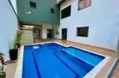 Casa na praia com 4 quartos, piscina e área gourmet em peruíbe.