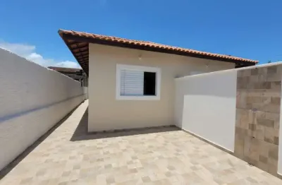 Casa com 2 quartos e espaço para piscina em itanhaém.