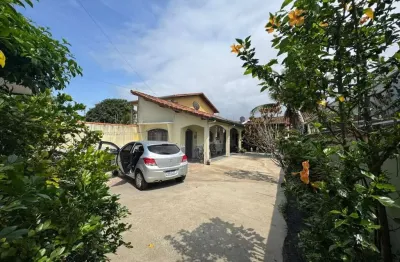 Casa com 2 quartos, área gourmet e jardim em itanhaém.
